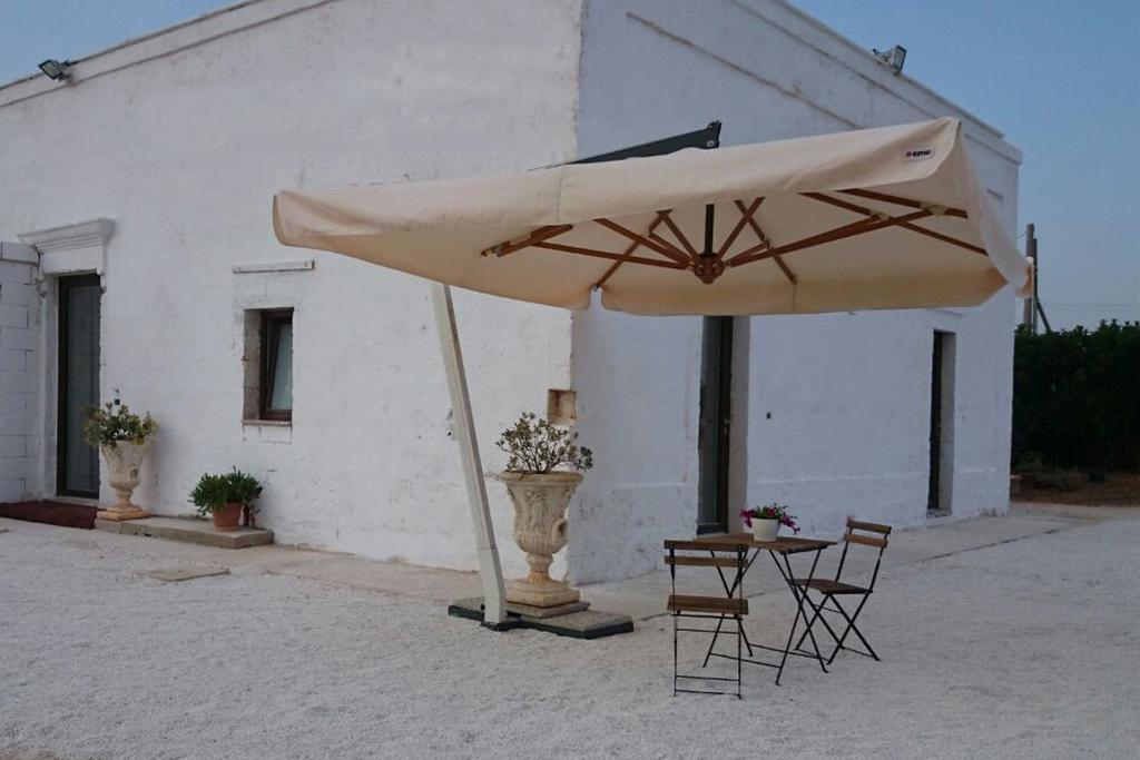 Отель La Casa Bianca Монополи Экстерьер фото