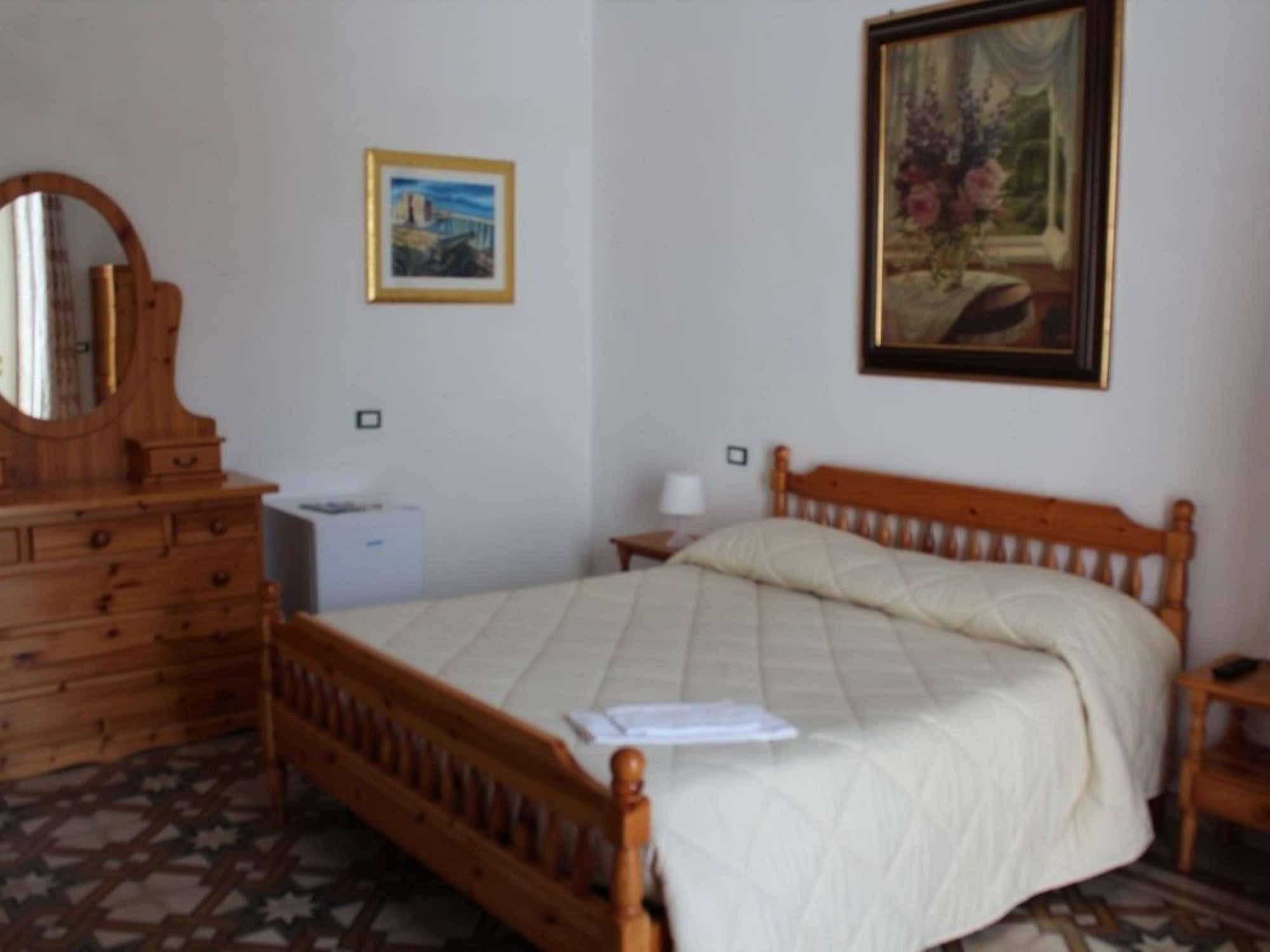 Отель La Casa Bianca Монополи Экстерьер фото
