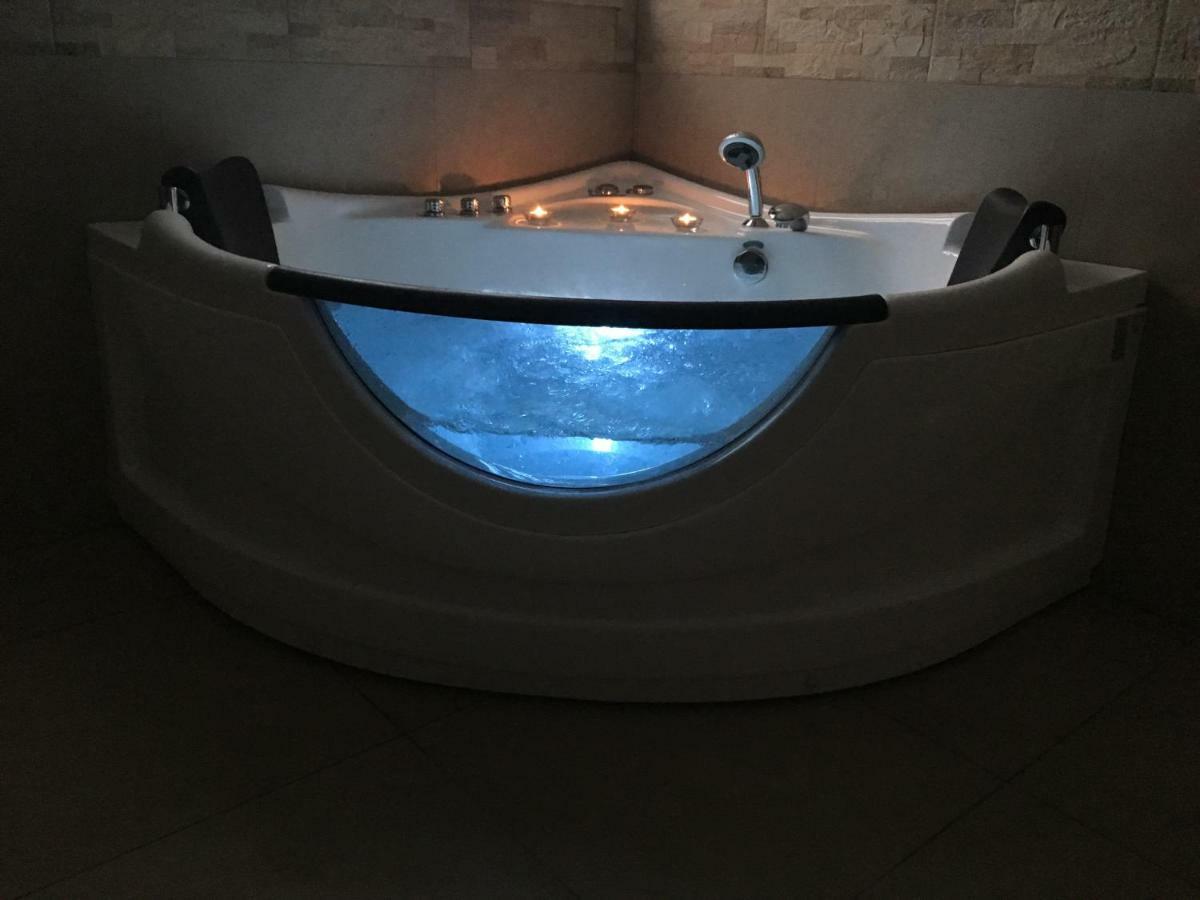 Отель La Casa Bianca Монополи Экстерьер фото