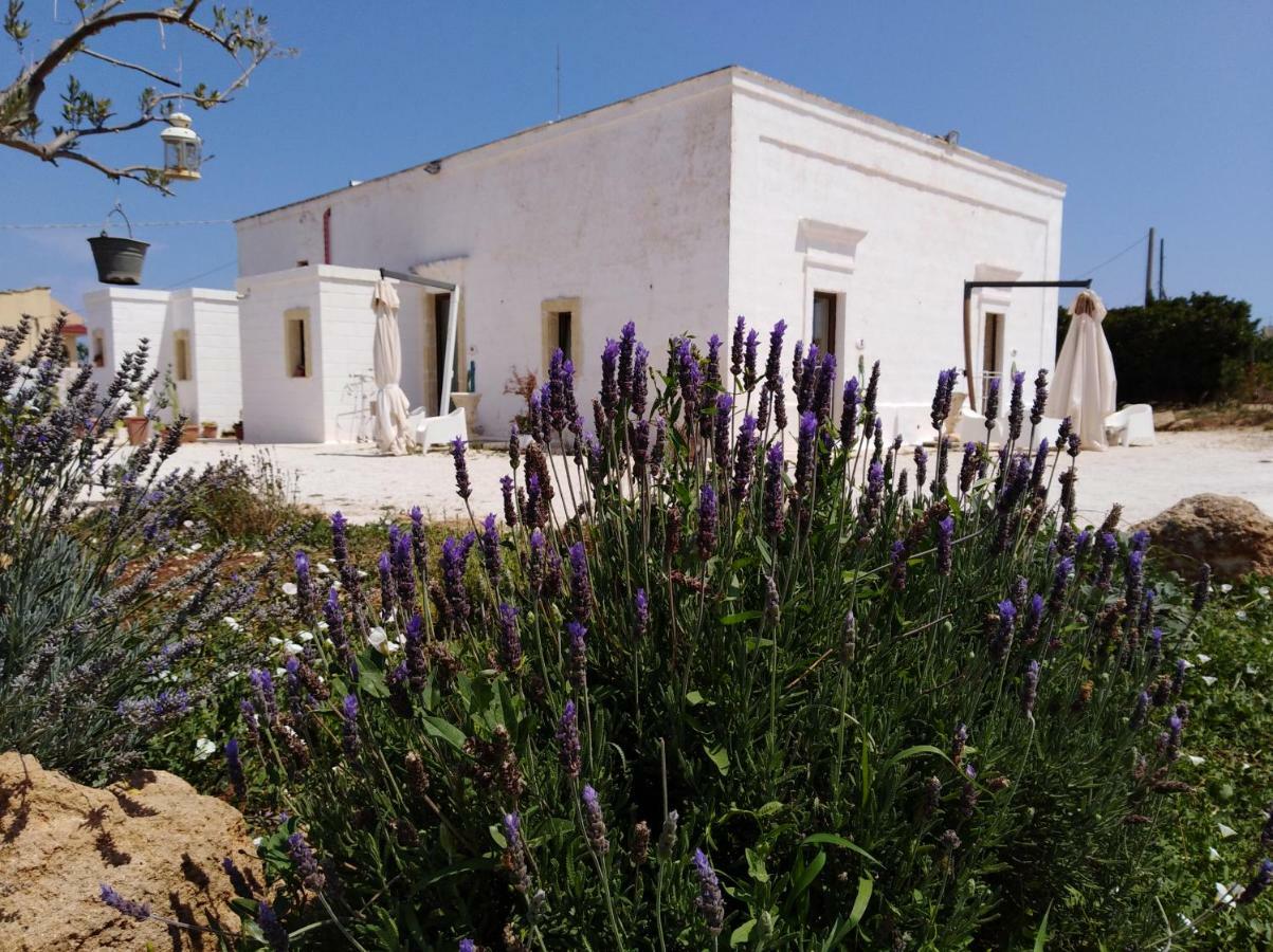 Отель La Casa Bianca Монополи Экстерьер фото